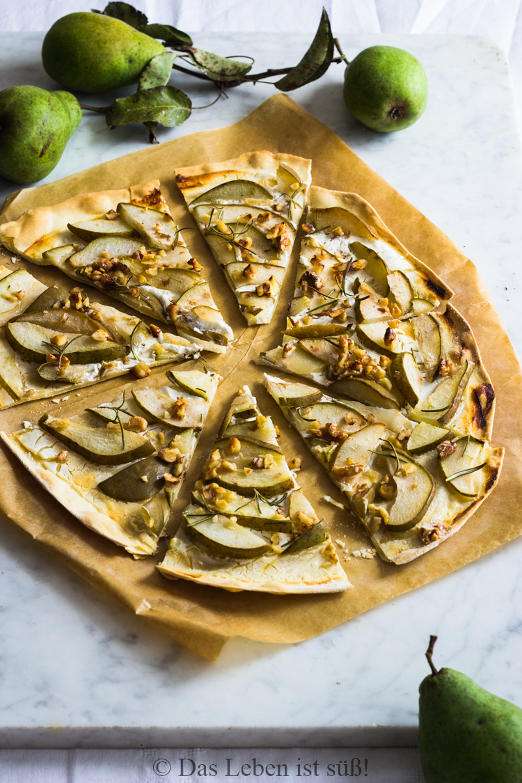 flatbreat-with-goat-cheese-and-pears-26-von-50